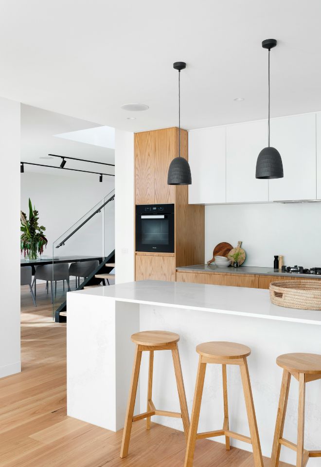 renovell-construction-cuisine-blanche-et-bois